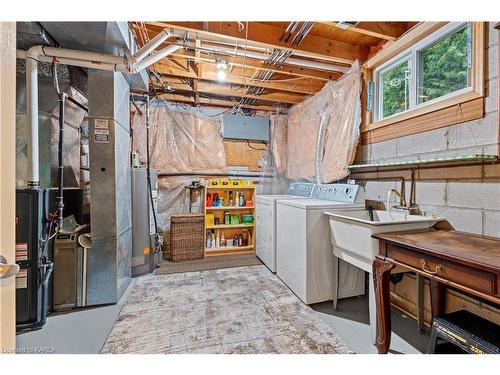 935 Pembridge Crescent, Kingston, ON - Indoor Photo Showing Laundry Room