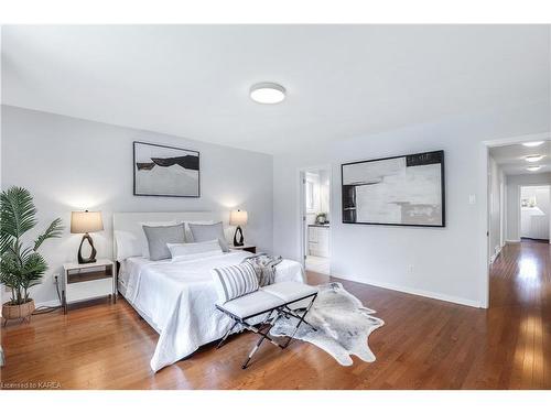 273 Roger Road, Ottawa, ON - Indoor Photo Showing Bedroom