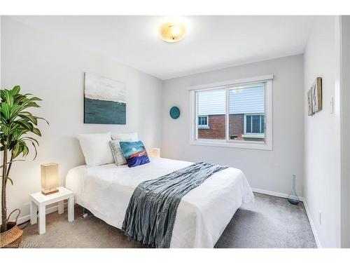 273 Roger Road, Ottawa, ON - Indoor Photo Showing Bedroom