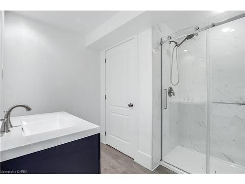 273 Roger Road, Ottawa, ON - Indoor Photo Showing Bathroom