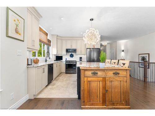 189 Pauline Tom Avenue, Kingston, ON - Indoor Photo Showing Kitchen