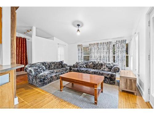 412 Victoria Street, Kingston, ON - Indoor Photo Showing Living Room