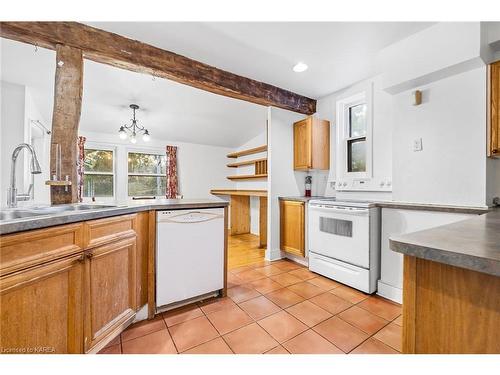 412 Victoria Street, Kingston, ON - Indoor Photo Showing Kitchen With Double Sink