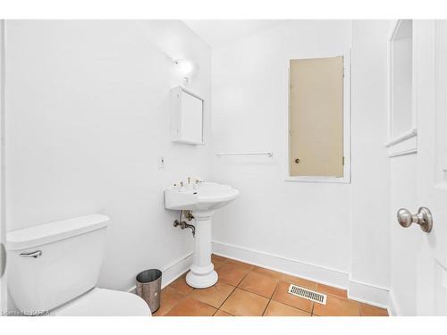 412 Victoria Street, Kingston, ON - Indoor Photo Showing Bathroom