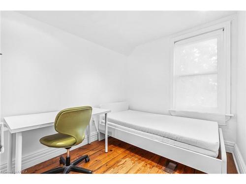 412 Victoria Street, Kingston, ON - Indoor Photo Showing Bedroom