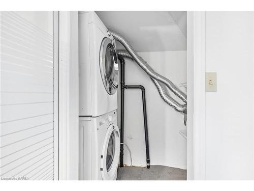 412 Victoria Street, Kingston, ON - Indoor Photo Showing Laundry Room