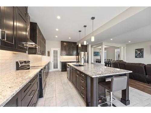 815 Riverview Way, Kingston, ON - Indoor Photo Showing Kitchen With Upgraded Kitchen