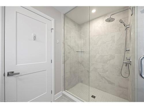 815 Riverview Way, Kingston, ON - Indoor Photo Showing Bathroom