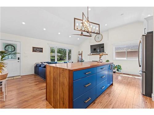 329 Arrowhead Place, Kingston, ON - Indoor Photo Showing Kitchen