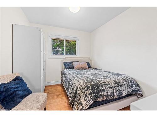 329 Arrowhead Place, Kingston, ON - Indoor Photo Showing Bedroom