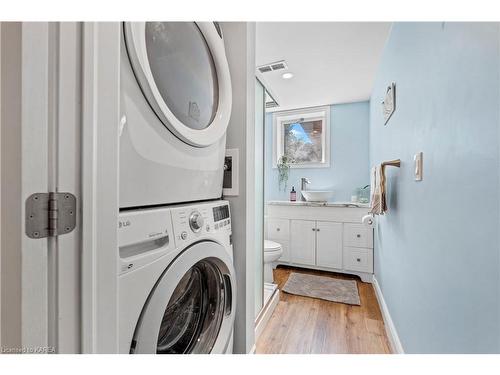 329 Arrowhead Place, Kingston, ON - Indoor Photo Showing Laundry Room