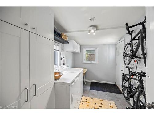 172 Toronto Street, Kingston, ON - Indoor Photo Showing Laundry Room