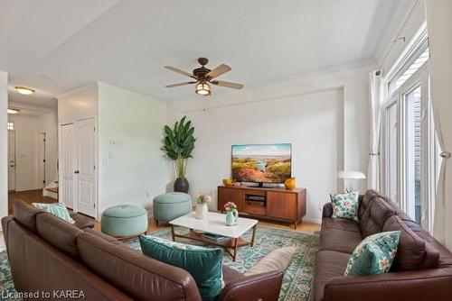 430 Laura Avenue, Kingston, ON - Indoor Photo Showing Living Room