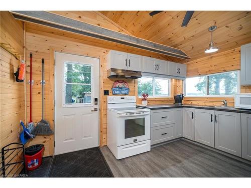 4113 County Rd 9, Napanee, ON - Indoor Photo Showing Kitchen