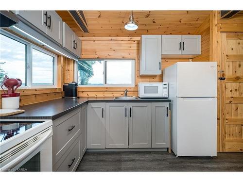 4113 County Rd 9, Napanee, ON - Indoor Photo Showing Kitchen