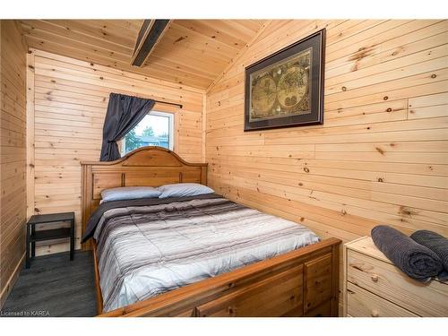 4113 County Rd 9, Napanee, ON - Indoor Photo Showing Bedroom