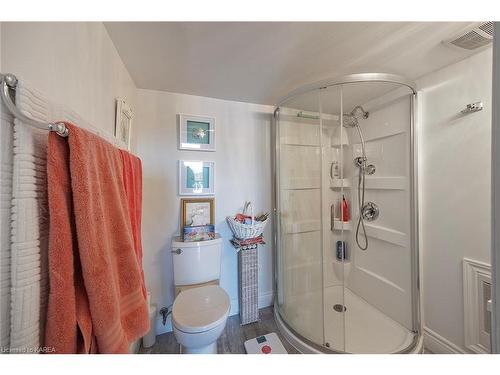 372 Dundas Street W, Napanee, ON - Indoor Photo Showing Bathroom