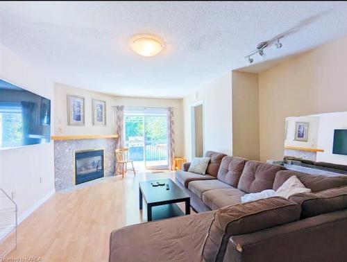 714 Portsmouth Avenue, Kingston, ON - Indoor Photo Showing Living Room With Fireplace