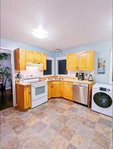 714 Portsmouth Avenue, Kingston, ON - Indoor Photo Showing Kitchen