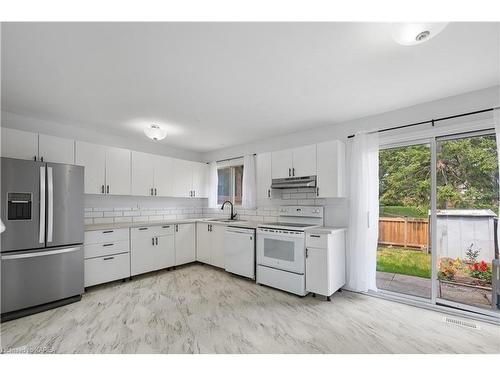 930 Oakview Avenue, Kingston, ON - Indoor Photo Showing Kitchen