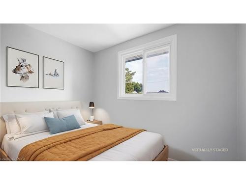 930 Oakview Avenue, Kingston, ON - Indoor Photo Showing Bedroom