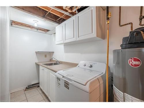 930 Oakview Avenue, Kingston, ON - Indoor Photo Showing Laundry Room