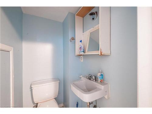 930 Oakview Avenue, Kingston, ON - Indoor Photo Showing Bathroom