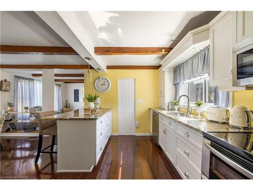 4068 County Road 29, Elizabethtown, ON - Indoor Photo Showing Kitchen With Upgraded Kitchen