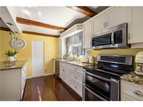 4068 County Road 29, Elizabethtown, ON - Indoor Photo Showing Kitchen