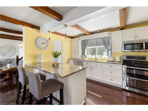 4068 County Road 29, Elizabethtown, ON - Indoor Photo Showing Kitchen With Upgraded Kitchen