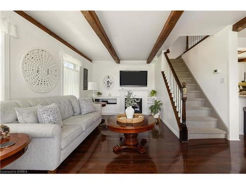 4068 County Road 29, Elizabethtown, ON - Indoor Photo Showing Living Room