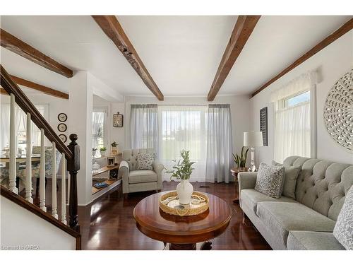 4068 County Road 29, Elizabethtown, ON - Indoor Photo Showing Living Room