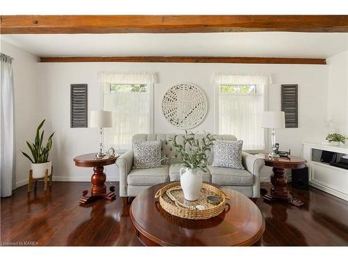 4068 County Road 29, Elizabethtown, ON - Indoor Photo Showing Living Room