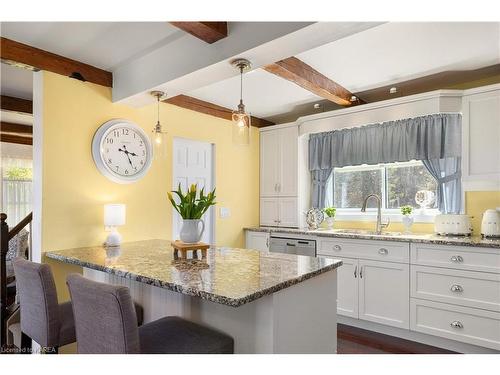 4068 County Road 29, Elizabethtown, ON - Indoor Photo Showing Kitchen With Upgraded Kitchen