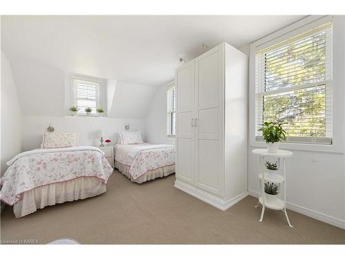 4068 County Road 29, Elizabethtown, ON - Indoor Photo Showing Bedroom