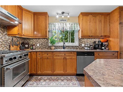 102 Wright Place, Napanee, ON - Indoor Photo Showing Kitchen