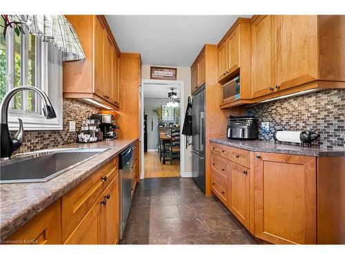 102 Wright Place, Napanee, ON - Indoor Photo Showing Kitchen