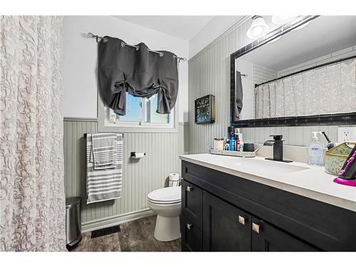 102 Wright Place, Napanee, ON - Indoor Photo Showing Bathroom