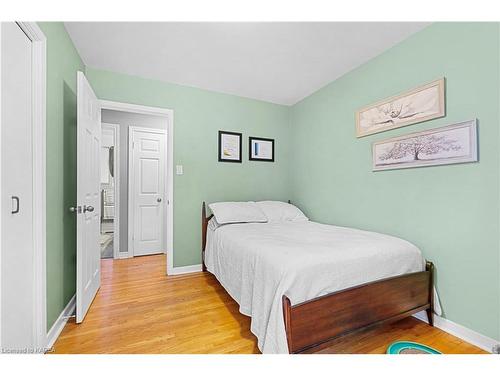 102 Wright Place, Napanee, ON - Indoor Photo Showing Bedroom