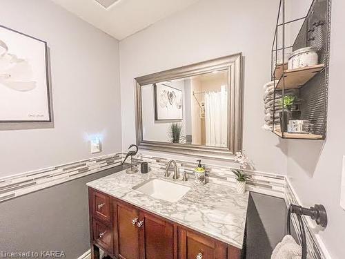 939 Ellen Avenue, Kingston, ON - Indoor Photo Showing Bathroom