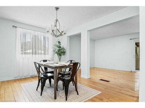 787 Old Colony Road, Kingston, ON - Indoor Photo Showing Dining Room