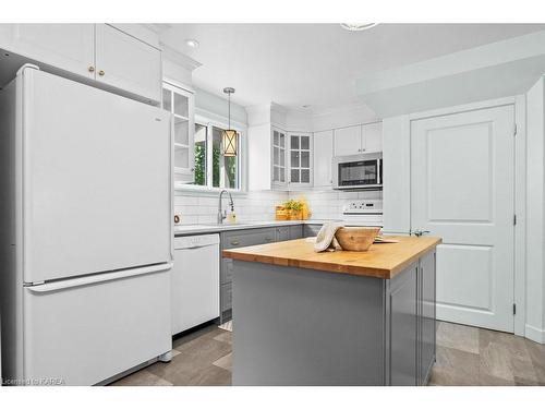 787 Old Colony Road, Kingston, ON - Indoor Photo Showing Kitchen