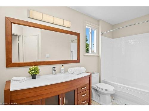 787 Old Colony Road, Kingston, ON - Indoor Photo Showing Bathroom