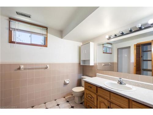 617 Rivermeade Avenue, Kingston, ON - Indoor Photo Showing Bathroom