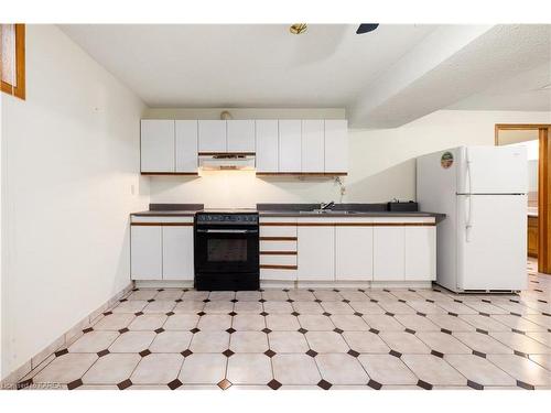 617 Rivermeade Avenue, Kingston, ON - Indoor Photo Showing Kitchen