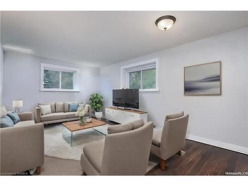 118-580 Armstrong Road, Kingston, ON - Indoor Photo Showing Bedroom