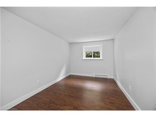 118-580 Armstrong Road, Kingston, ON - Indoor Photo Showing Other Room