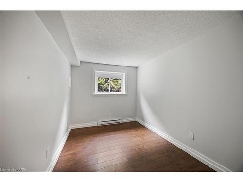 118-580 Armstrong Road, Kingston, ON - Indoor Photo Showing Other Room