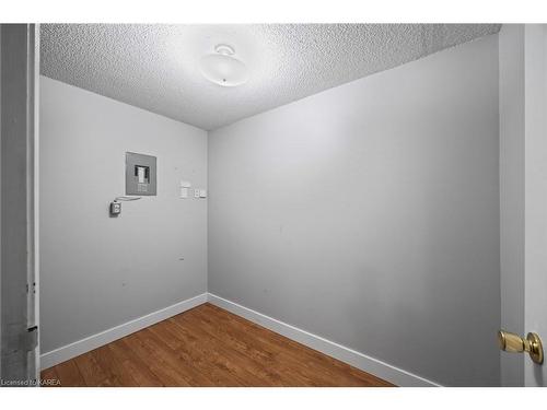 118-580 Armstrong Road, Kingston, ON - Indoor Photo Showing Other Room