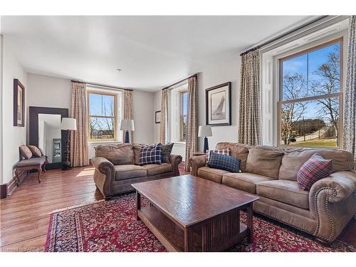 2478 Middle Road, Kingston, ON - Indoor Photo Showing Living Room